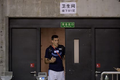 Llega el capitán. Luis Scola ingresa a la práctica. A los 39 años disfruta la plenitud.