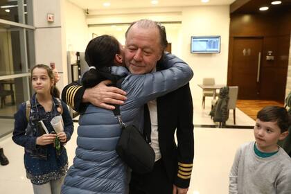 Llegada de familias Ucranianas en el vuelo de Enrique Piñeyro. 07-05-22