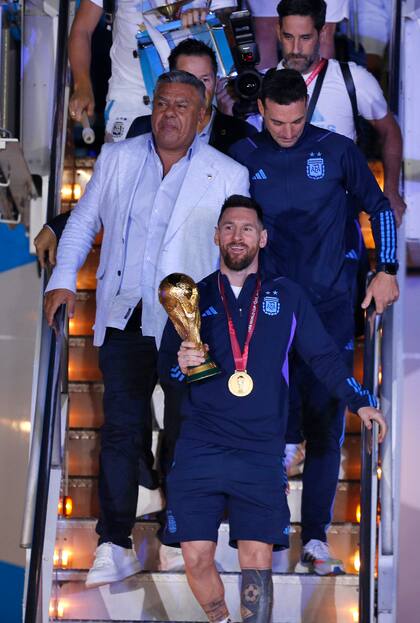 Llegada de los Campeones del mundo Qatar 2022, con la copa del Mundo; Lionel Messi, Scaloni y plantel completo