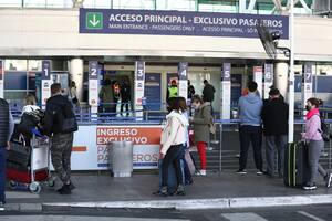 Llegada de pasajeros argentinos del exterior en el primer día de nueva flexibilización en las restricciones de vuelos
