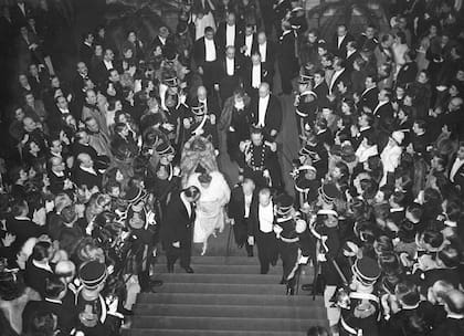 Llegada del presidente Ramón S. Castillo y la Primera Dama, Delia Luzuriaga de Castillo, el 9 de julio de 1942.