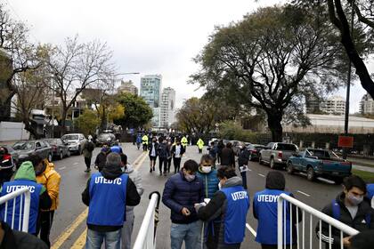 Llegada del público al estadio Monumental por el partido de la Selección Argentina frente a Bolivia