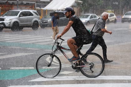 Llegó el alivio y llueve en la ciudad de Buenos Aires