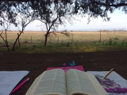 “Llegué a armar el bolso y querer irme. Pero esa noche, sin celular ni Netflix, me di cuenta de que si volvía a mi rutina, todo iba a seguir igual", cuenta Antonella Truisi.