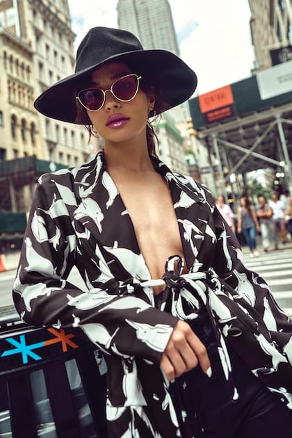 “Llegué en modo empresaria. Vine a armar una estructura administrativa y a crear música. Ya formalicé mi sello discográfico, Bandida Records”, cuenta sobre este nuevo capítulo en su vida que la tiene tan ilusionada.