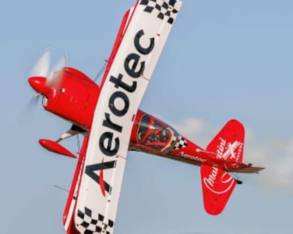 Lleva en el aire 14.900 horas en líneas aéreas y otras 18.000 voladas en aeroaplicación, aviones privados o ejecutivos y acrobacia