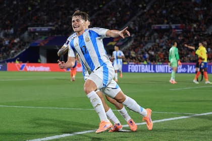 Lleva tres goles en el Mundial, todos ingresando desde el banco