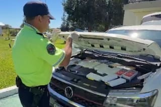 Dos mujeres llevaban 130 celulares de contrabando y las descubrió la policía en un control vehicular