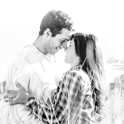 Llevaban tiempo organizando campamentos, pero nunca se habían visto, hasta que llegó ese primer cruce de miradas.