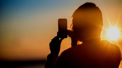 Llevamos el smartphone a todas partes. A todas. ¿Por qué?