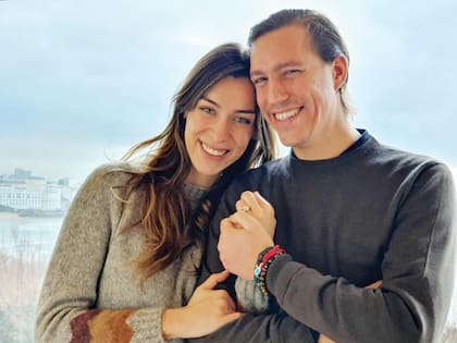 Llevan más de un año de
relación. Oficializaron
su noviazgo en
diciembre de 2020 con
un posado navideño