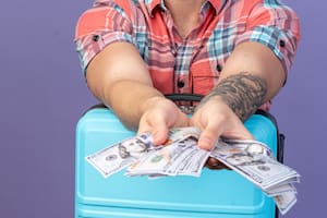 Llevar más de US$10.000 sin declarar a EE.UU. puede terminar en una incautación inmediata