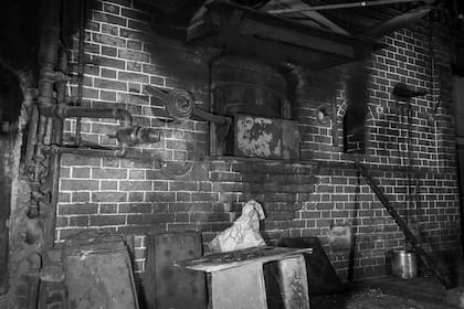 Llevarle el lechón al panadero para que lo cocine es una costumbre centenaria aunque cada vez menos frecuente. En las buenas épocas, Eduardo, la panadería Hispano de Villa Adelina, podía hacer más de 30 lechones de Navidad.