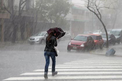 Para hoy se esperan tormentas fuertes a la tarde con mucho viento, actividad eléctrica y ocasional caída de granizo