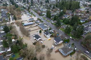Lluvias e inundaciones históricas dejan dramáticos rescates en estado de Washington