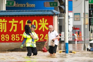 Lluvias torrenciales e inundaciones azotan China, matan al menos a 12 personas y fuerzan evacuaciones masivas