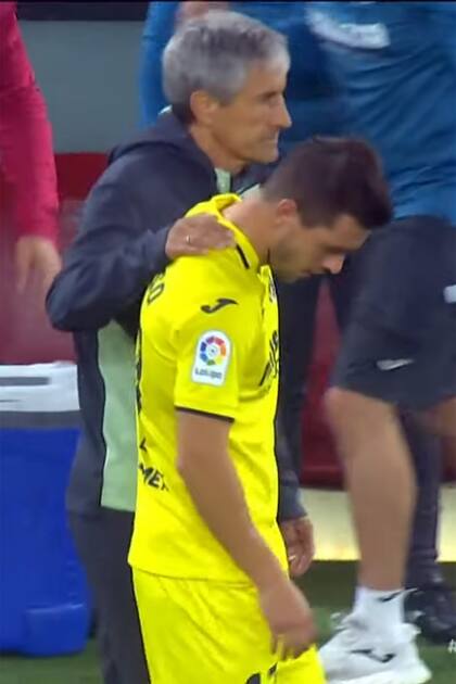 Lo Celso, abatido, recibe el apoyo del entrenador Quique Setién