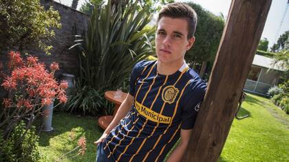 Lo Celso, en el patio de su casa en el barrio Alberdi