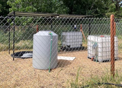 "Lo destacable de la construcción es que fue íntegramente realizada siguiendo la IRAM 29561, norma que establece especificaciones para sistemas de tratamiento de residuos de productos fitosanitarios”, dijeron