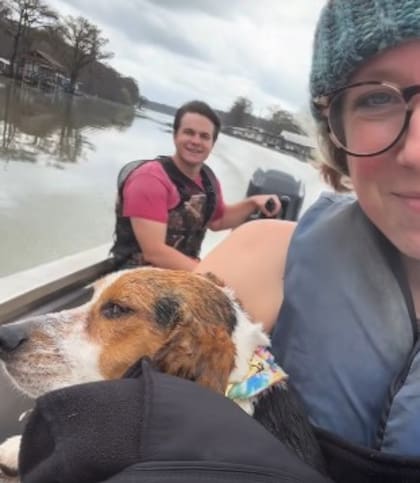 "Lo envolví en mi campera, donde descansó seguro y cálido".