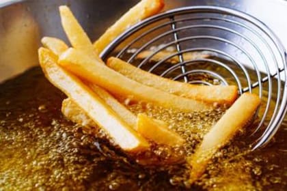 Lo ideal es comerlas pero no fritas, sin condimentos ni salsas, aunque para muchos expertos debería estar prohibido en nuestra dieta.
