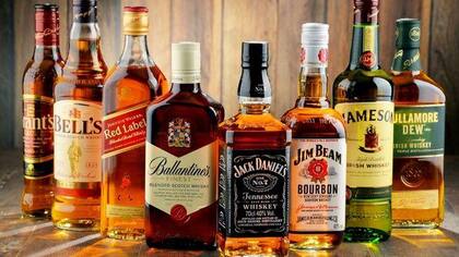 Lo más importante es revisar las botellas de licor: etiquetas, sellos, tapa y la integridad en general del envase (Foto: iStock)