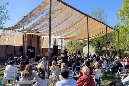 Lo que distingue a esta feria organizada por Jardín y La Nación es el amplio anfiteatro donde se darán charlas, talleres y entrevistas a lo largo de los cuatro días que dura esta fiesta. ¡Vení a aprender!