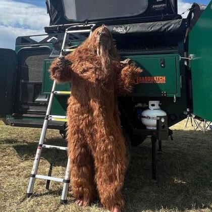Lo que habrían visto los Parker desde el tren es la mascota de un lugar temático conocido como Sasquatch Expedition Campers
