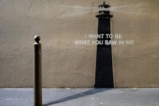 Tras largos meses de silencio, Banksy vuelve a inquietar con un misterioso faro