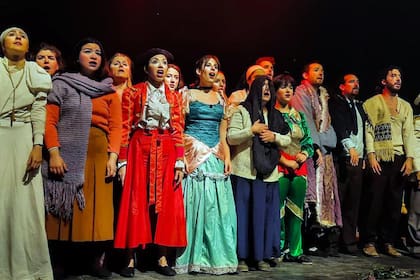 Lo que la peste nos dejó, obra del grupo de teatro comunitario Los Pompapetriyasos, que celebra 20 años de existencia