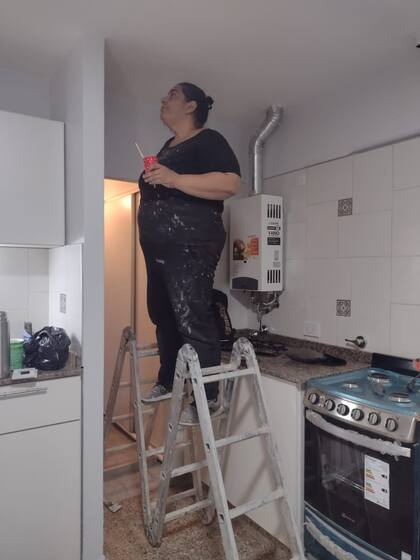 Lo que más disfruta Maga de su trabajo es restaurar muebles y colocar cerámicos