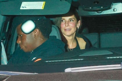 Lo que más disfruta Sandra Bullock es pasar tiempo junto a sus hijos, Louis, que ahora tiene 15 años, y Laila, de 11. Es más, en el último tiempo se retiró del ritmo de Hollywood para estar presente en la vida de ellos y así poder atender todas sus necesidades. La actriz suele ser muy reservada con su vida privada, por eso esta semana llamó tanto la atención que se dejara ver en una salida familiar con Louis, con quien compartió una cena