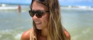 Con mareos y temblores, a los 20 sufrió mala praxis y tuvo que aprender a caminar, comer y bañarse