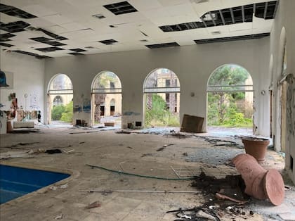 Lo que queda en pie del spa del Hotel Campanario, en Beverly Hills