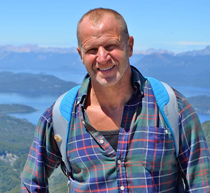 "Lo que yo fomento en nuestro grupo es que la ciencia es buena ciencia, independientemente de que sea básica o aplicada. Tratamos de tender esos puentes", plantea Marcelo Aizen