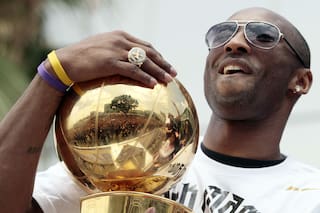 Subastan 86 objetos de Kobe: cuánto pagarán por zapatillas y anillos de campeón