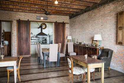 Lo rústico conjuga a la perfección con lo antique en La Usina Vieja.