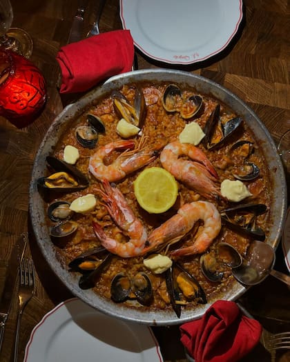 "Lo siento profundamente por un chef que ve a un crítico dejar un montón de comida a medio comer. No lo odio, ¡solo intento no morir!", destacó Leonie Cooper