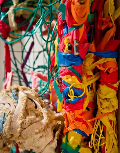 Lo sombrío de esos años más tarde contrastaría con los alegres colores de las obras de Judith.