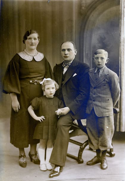 Lo único que le daba esperanza era aquella promesa que les hizo su papá antes de que se inicie la huida: No van a dividir a nuestra familia