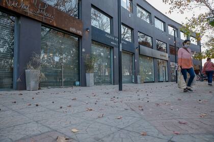 Los locales de indumentaria y calzado se vieron obligados a comprar nueva mercadería para adaptarse a las estaciones