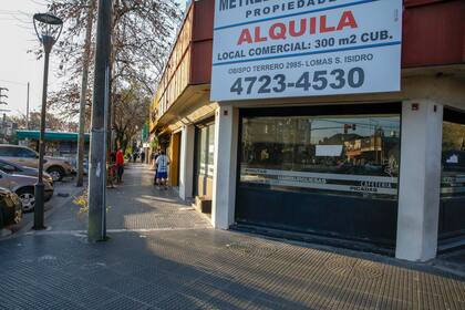 Locales sobre la av. Juan Segundo Fernandez, San Isidro