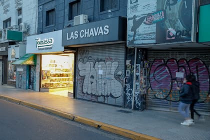 Locales sobre la calle Belgrano en el centro de San Isidro