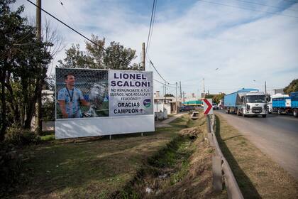 Localidad de Pujato de donde es oriundo Lionel Scaloni, actual director técnico de la selección argentina de futbol.
Carteles de reconocimiento en ambas entradas a la ciudad.