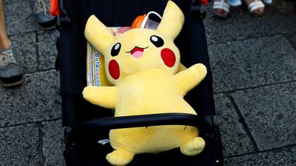 Locos por Pokemon Go: tiñen a su pequeño perro de amarillo como Pikachu