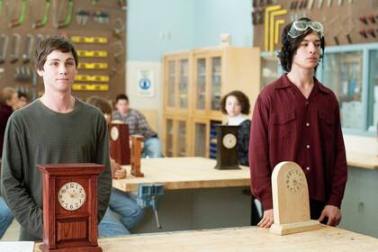 Logan Lerman y Ezra Miller en Las ventajas de ser invisible, un antecedente de las adaptaciones de novelas Young Adult