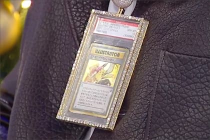 Logan Paul mostró la tarjeta Pokémon "más rara y valiosa del mundo" colgada de su cuello