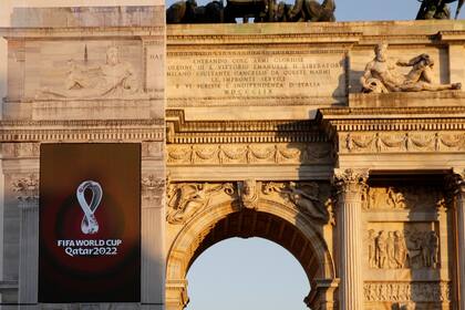 logo de la Copa Mundial 2022 de Qatar, con motivo de su lanzamiento mundial, en Milán, Italia.