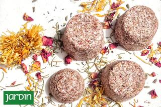 Cómo hacer tu propio shampoo sólido con flores y hierbas del jardín