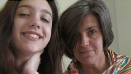 Lola Chomnalez fue asesinada en diciembre del 2014 a los 15 años; Adriana Belmonte la recuerda con alegría; era una maestra para ella